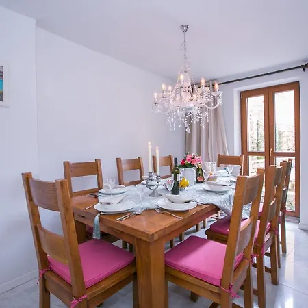 Sleeps 8 Argegno
