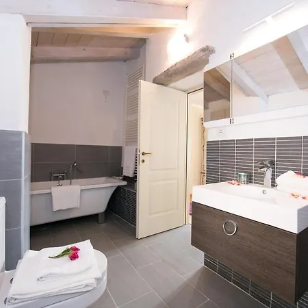 Sleeps 8 Argegno