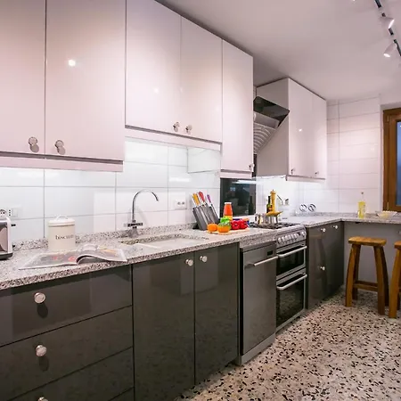 Holiday home Sleeps 8 *