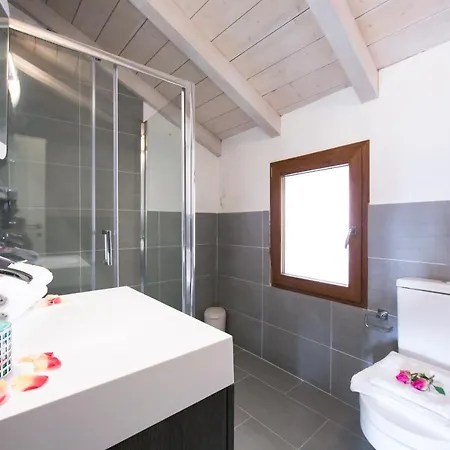 Holiday home Sleeps 8 Argegno