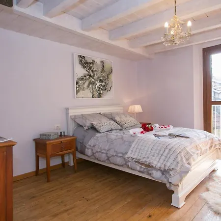 Sleeps 8 Argegno