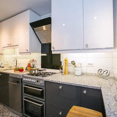 Sleeps 8 Argegno